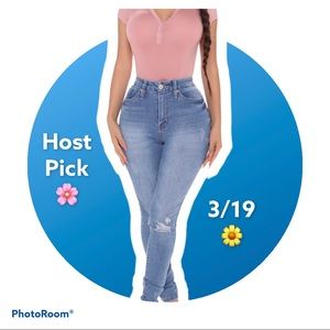 🔥SOLD🔥NWT Fashion Nova size 26 light blue jeans - comfy material